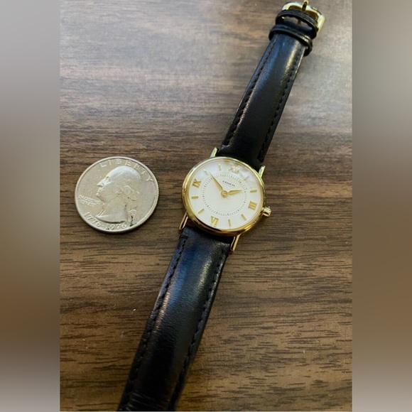 COACH Vintage Gold Round Watch - Picture 9 of 9